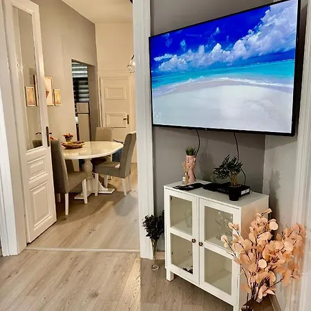 Garden City Center Apartment